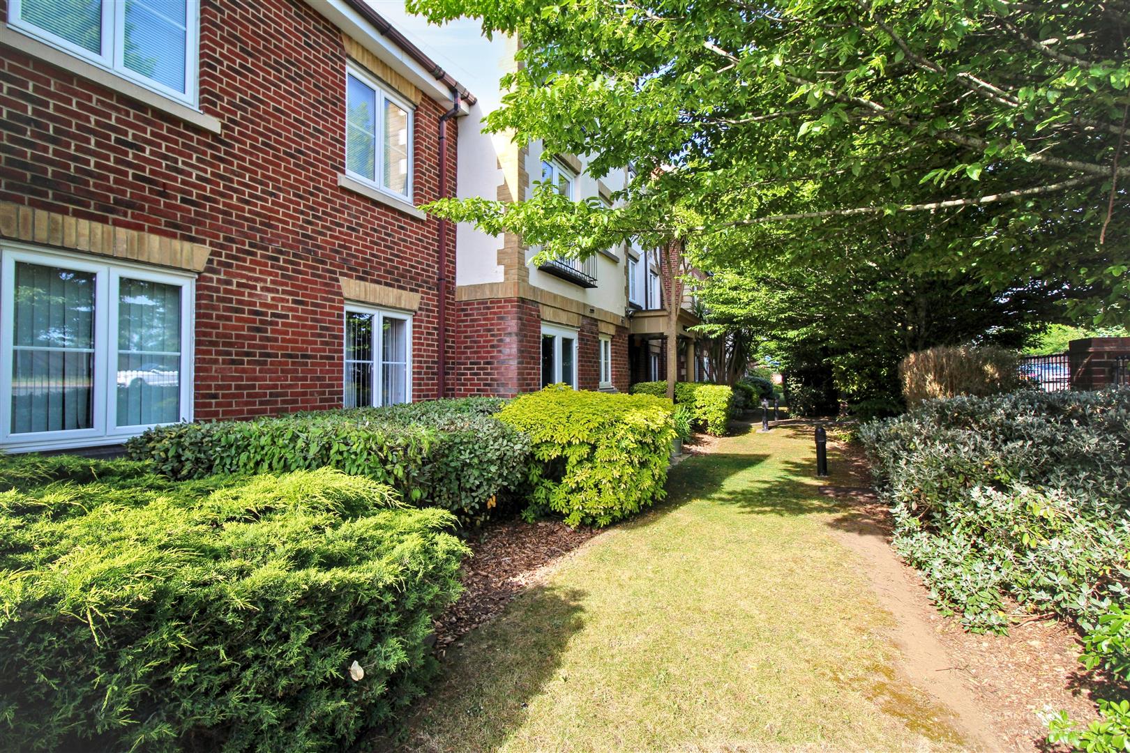 Bath Road, Calcot, Reading